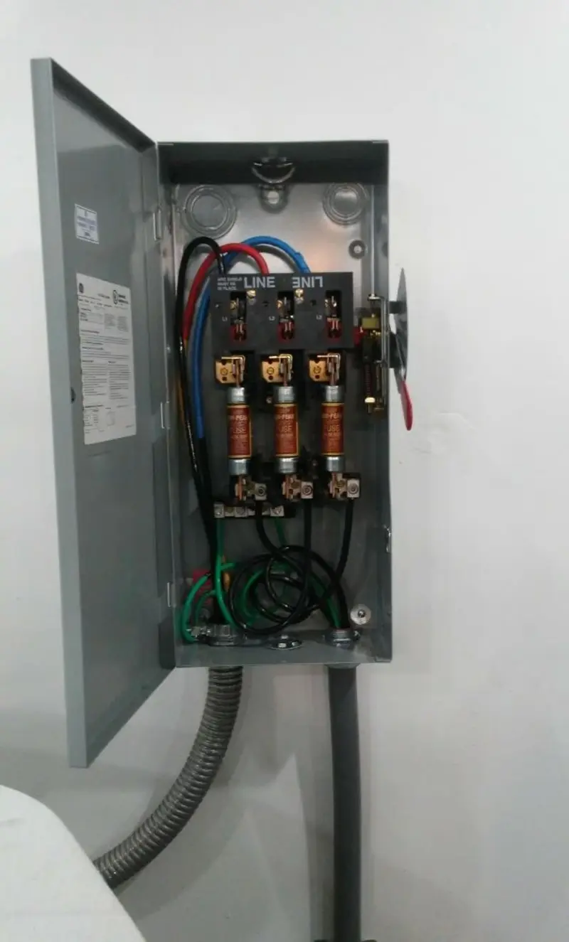 Three-phase disconnect switch installed for Smoke Detector Installation in Nephi
